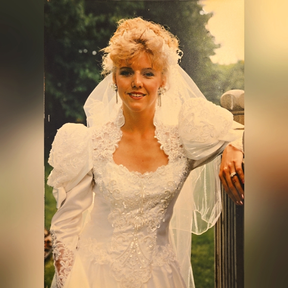1992 Queen Anne Neckline Wedding Dress. Size 8